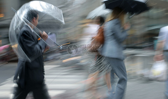 纽约市的雨林街道模糊不清图片