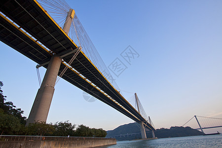 白天在香港的廷九桥地标电缆天际连接器海岸运输反射建筑商业旅行图片