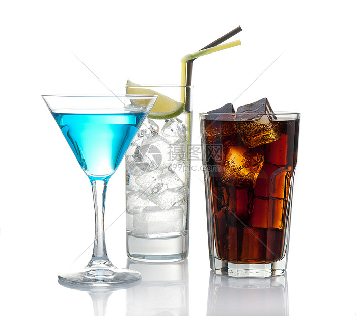 鸡尾酒吧蓝色玻璃工作室立方体酒精柠檬岩石气泡派对图片