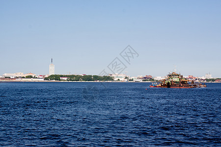 江河建筑蓝色工业白色海浪绿色水平天空晴天图片