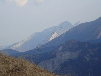 塔塔 粘土草地森林蓝色全景首脑人行道晴天岩石假期风景图片