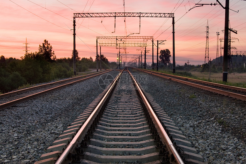 铁路运输碎石旅行铁轨关系路口电线交叉图片