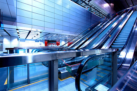 在模糊运动中移动扶梯蓝色通道中心人行道自动扶梯金属城市技术办公室大厅图片