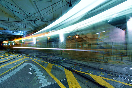 香港夜间的轻型铁路运输线条景观交通城市火车驾驶商业蓝色旅行图片
