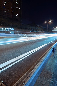 夜间在香港高速公路上进行交通通道城市旅行蓝色车道地标街道商业建筑路面图片
