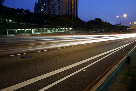 夜间在香港高速公路上进行交通黑暗照明旅行街道通道行人运输车道天桥建筑图片