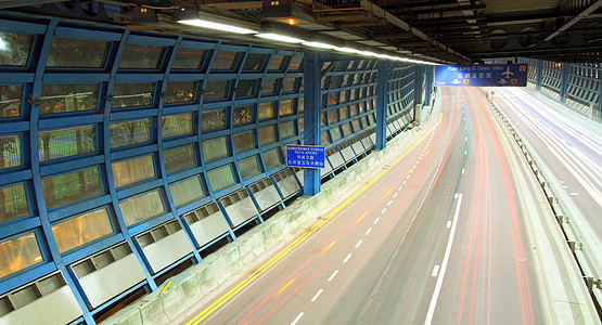 夜间在香港的隧道交通堵塞街道游客运输蓝色景观建筑路面通道商业天桥图片