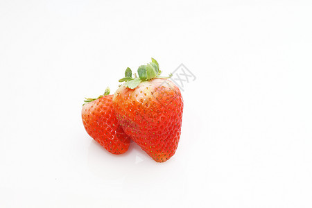 白色背景上孤立的草莓水果种子甜点叶子反射生产食物浆果团体果味图片