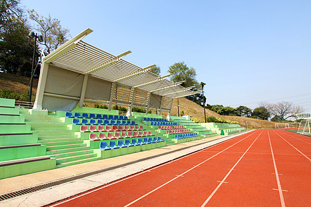 体育场座席和运行轨道椅子塑料足球游戏天空大堂论坛蓝色空白阳台图片