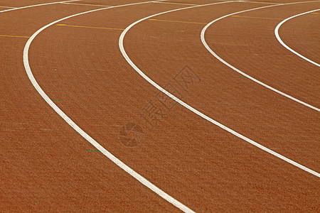 以曲线形状运行音轨竞赛地面红色竞技场运动员赛马场跑步场地专注课程图片