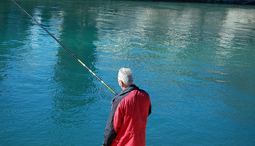 在河底 奥赫里德湖 溪水和海洋上捕鱼渔夫太阳运动渔民闲暇图片
