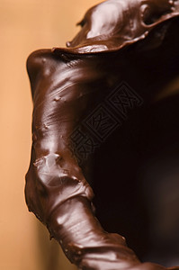 自制巧克力烹饪曲线奶油状牛奶奶油可可食物甜点棕色美食图片
