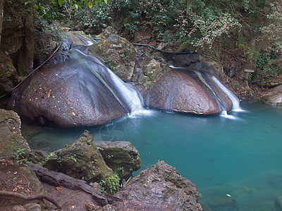 埃拉万瀑布避难所瀑布发源地旅行溪流森林吸引力公园小溪植物图片