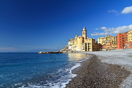 Camogli 海边和教堂海岸房子建筑学旅游石头景观村庄长廊蓝色教会图片