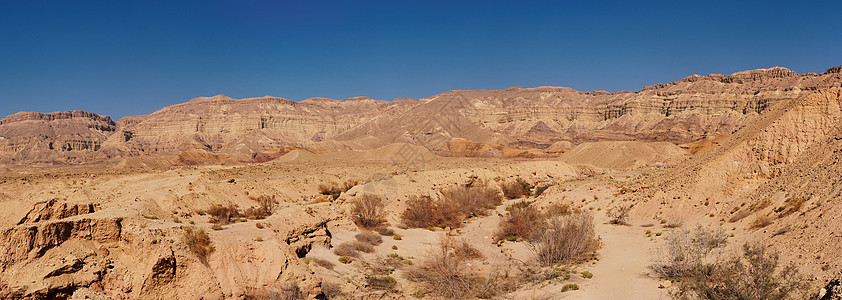 以色列内盖夫沙漠中小克拉泽的景色沙漠景观蓝色侵蚀沙丘爬坡天空荒野全景石头砂岩环境图片