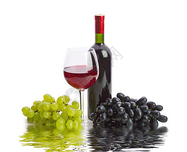 含酒瓶和葡萄的玻璃红酒水果浆果酒精奢华食物酒杯美食藤蔓饮料瓶子图片