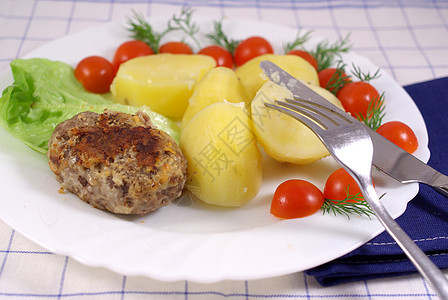 煮土豆愿望切菜青菜桌子服务蓝色午餐装饰庆典盘子刀具蔬菜图片