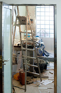 洗手间改良 布满杂乱的杂草刨床梯子工匠工具凿子零售商金属机器锤子作坊图片