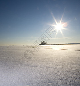 冬季风景太阳天空十字形孤独寂寞蓝色山峰阳光首脑人行道图片