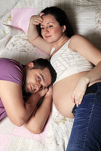 对奇迹的期待丈夫父母妻子母性孩子男人怀孕妈妈婴儿皮肤图片