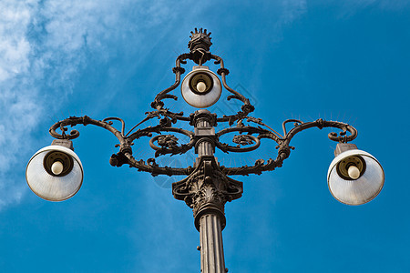 在意大利热那亚与三个灯光相伴的奥兰特灯柱图片