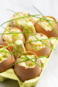 配有的炒鸡蛋蛋壳食物营养蛋盒韭菜美食盘子静物图片