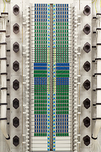 高密度蓝色和绿色SC连接器的光纤架架电讯插头互联网电缆激光控制板硬件数据运输港口图片