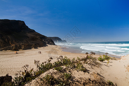 沙格里斯美丽的海滩岩石植被晴天支撑旅行悬崖蓝色海岸线海浪天空图片