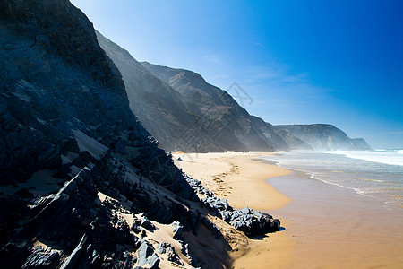 沙格里斯美丽的海滩支撑海浪岩石悬崖晴天海岸线天空旅行海岸植被图片