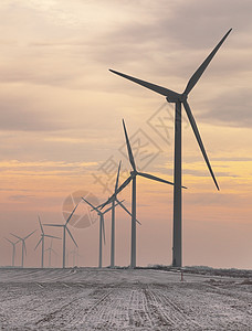 黄昏时的风涡轮环境电机生态涡轮机天空刀片场地日落风车技术图片