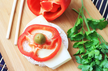 辣椒体重沙拉小吃营养蔬菜美食红色绿色饮食白色图片