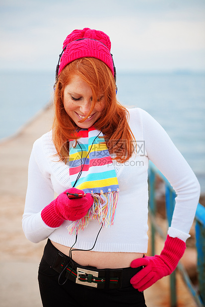 快乐的少年音乐活力青少年精力女性手套天空女士闲暇毛衣图片