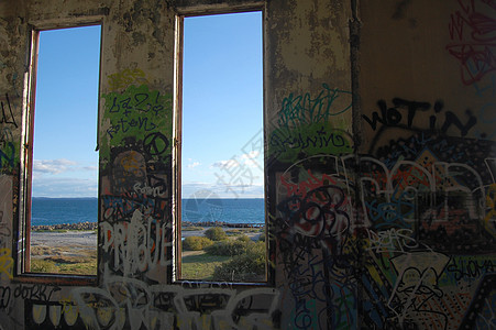 从废弃的发电站窗口看洋景 海洋图片