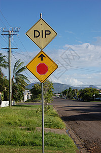 镇上的路标背景图片