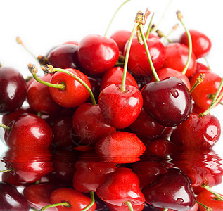 红莓果收获白色甜点种子宏观红色食物浆果小吃反射图片