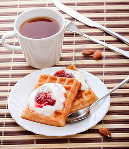甜点加软松饼餐巾浆果食物晶圆早餐糕点正方形杏仁奶油竹子图片