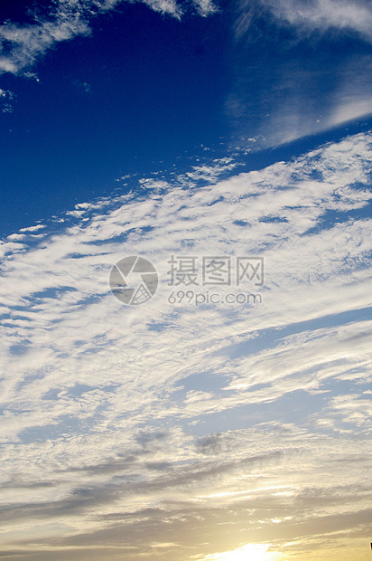 蓝天空背景气候气象晴天阳光水分天蓝色蓝色天气积雨环境图片