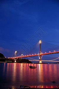 钟九桥 晚上在香港金属游客运输地标反射建筑海岸商业连接器旅行图片
