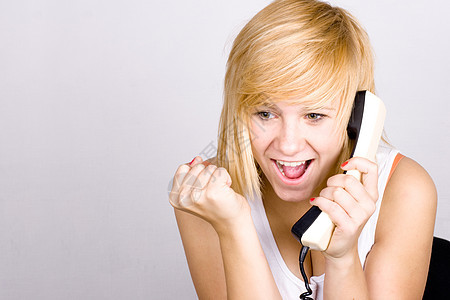 使用妇女复古电话的妇女手机商业讲话女孩金发拨号金发女郎微笑女性细胞图片