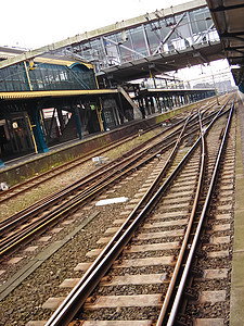 火车站 车道平台旅行铁路建筑学技术货物商业引擎航程管子图片