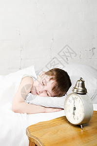 睡觉的男孩就寝男生青年童年时间卧室小憩孩子们睡眠午睡图片