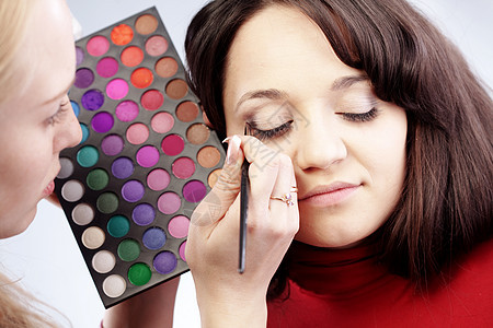 化妆品红色眼睛治疗粉末眼线笔女孩刷子艺术家眼影女性图片