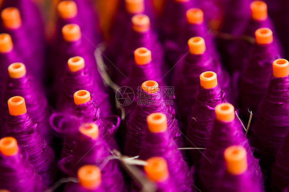 圆锥形线的多彩织物棉布锥体纤维刺绣细绳纺织品圆形团体卷轴图片