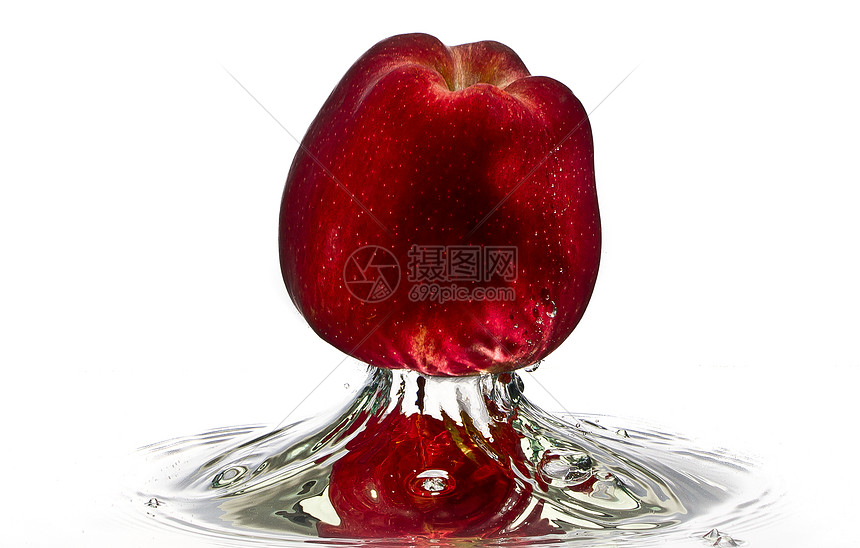 红苹果水喷洒图片
