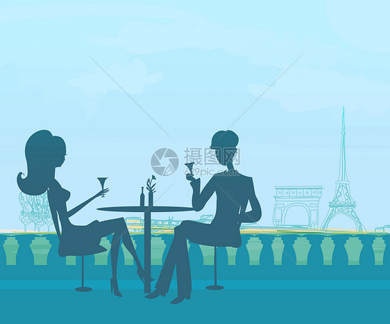 在巴黎的年轻夫妇调情和喝香槟玻璃男人干杯瓶子订婚城市桌子女士阴影情人图片