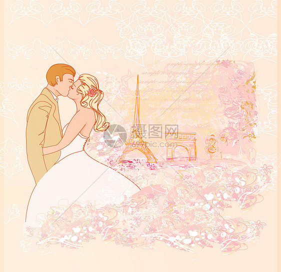 巴黎的浪漫情侣在艾菲尔铁塔附近接吻天空热情情怀日落女士旅游游客拥抱男人旅行图片