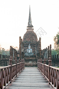 Wat Sa Si 和旧木质楼梯背景图片