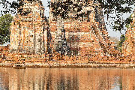 Ayutthaya的寺庙被洪水淹没精神宝塔文化旅行石头佛塔旅游信仰建筑纪念碑图片