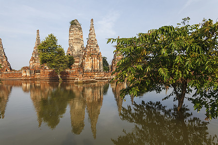 Ayutthaya的寺庙被洪水淹没连体佛法文化旅游佛塔建筑遗产纪念碑历史性天空图片