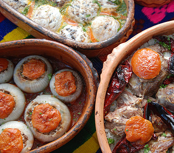 美味的马西多尼亚食物塔瓦草本植物烹饪营养美食餐厅面粉食谱陶器盘子图片